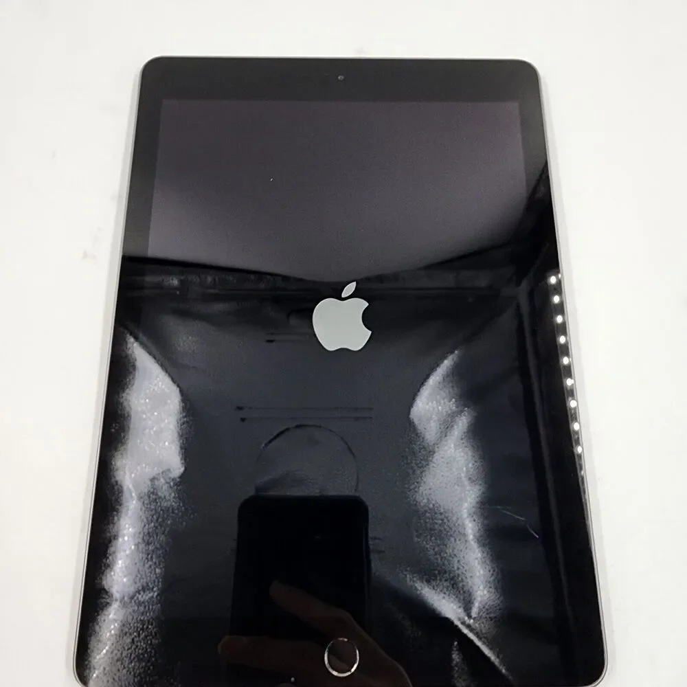 Apple - 9.7-Inch iPad 6th Gen with Wi-Fi - 128GB - Space Gray - Picture 7 of 14